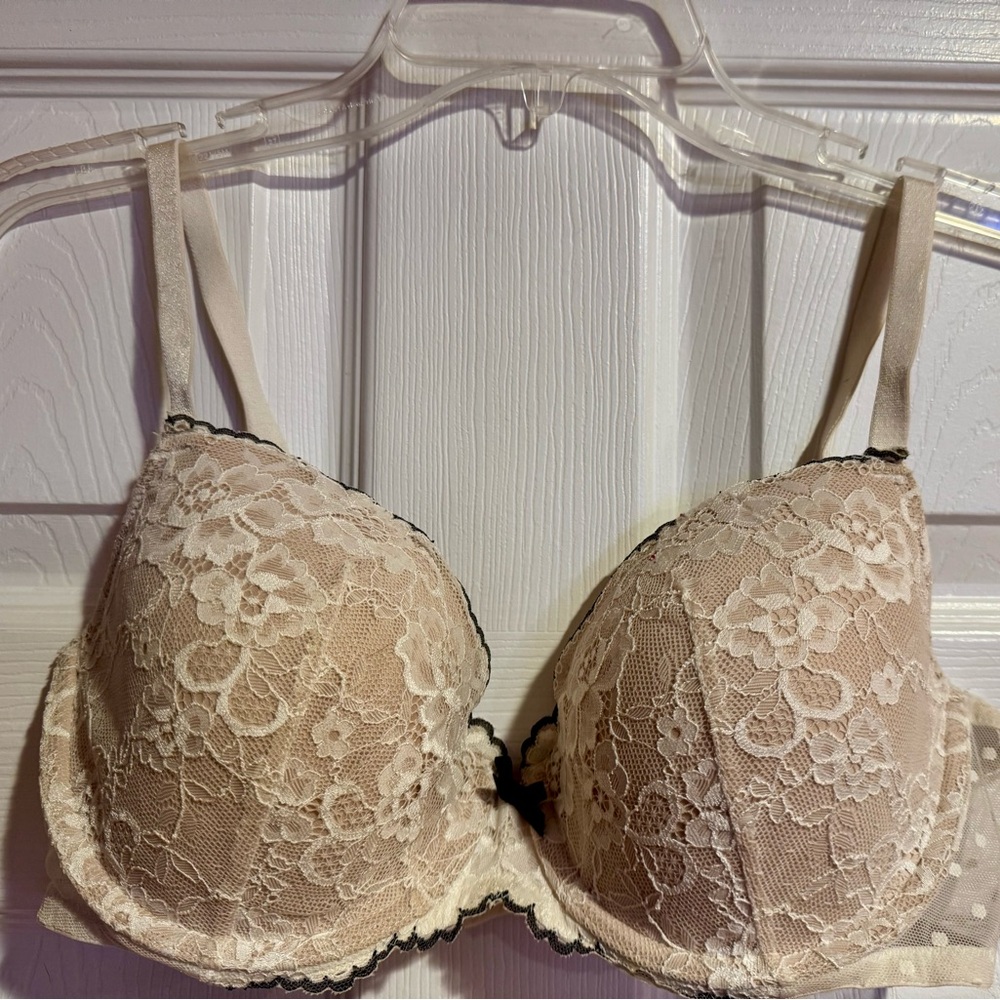 Victoria’s Secret Lightly Lined Lace Bra
